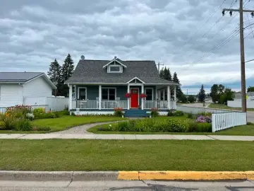 Detached House with **** sqft, * Bedrooms, * Bathroom