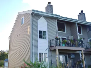 Condominium with xxxx sqft, x Bedrooms, x Bathrooms