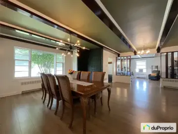 Detached House with x Bedrooms, x Bathrooms