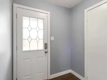 Condominium with x Bedrooms, x Bathroom