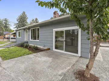 Detached House with x Bedrooms, xx Bathrooms