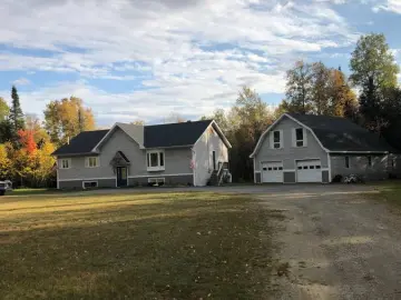 Detached House with xxxxx sqft, x Bedrooms, xx Bathro