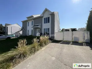 Detached House with x Bedrooms, x Bathrooms
