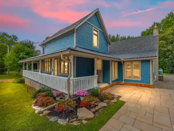 Detached House with xxxx sqft, x Bedrooms, x Bathroom