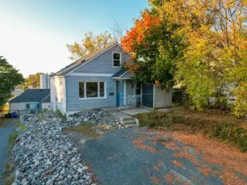Detached House with xxxx sqft, x Bedrooms, x Bathroom