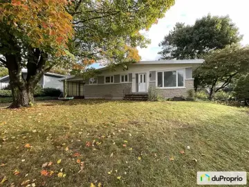 Detached House with x Bedrooms, x Bathrooms