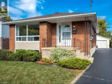 Detached House with xxxx sqft, x Bedrooms, x Bathroom