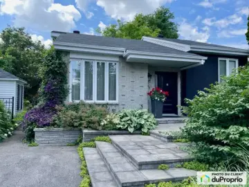 Detached House with x Bedrooms, x Bathrooms