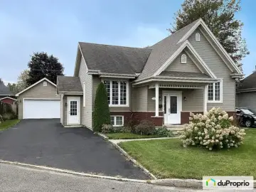 Detached House with x Bedrooms, x Bathrooms
