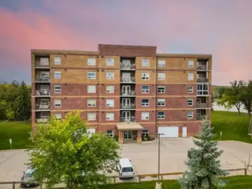Condominium with xxxx sqft, x Bedrooms, x Bathrooms
