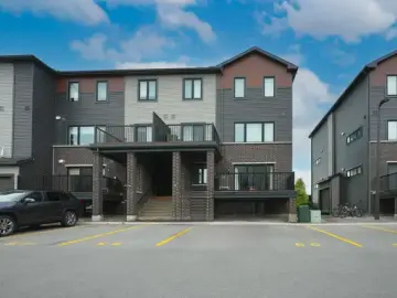 Condominium with xxxx sqft, x Bedrooms, x Bathrooms
