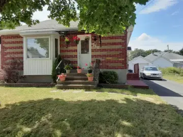 Detached House with xxxx sqft, x Bedrooms, x Bathroom