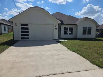Detached House with xxxx sqft, x Bedrooms, x Bathroom