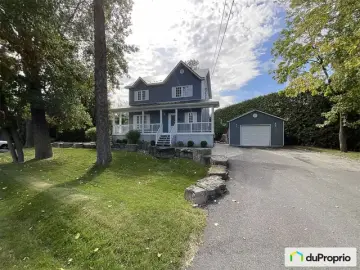 Detached House with x Bedrooms, x Bathrooms