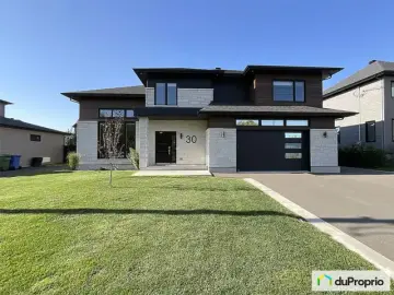 Detached House with x Bedrooms, x Bathrooms