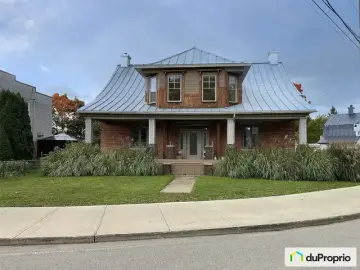 Detached House with x Bedrooms, x Bathrooms