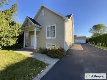 Detached House with x Bedrooms, x Bathrooms