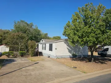 Detached House with xxxx sqft, x Bedrooms, x Bathroom