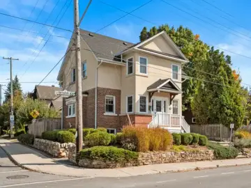 Detached House with x Bedrooms, x Bathrooms