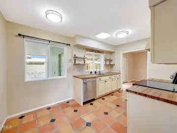 Detached House with xxxx sqft, x Bedrooms, x Bathroom