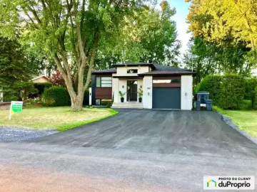 Detached House with x Bedrooms, x Bathrooms
