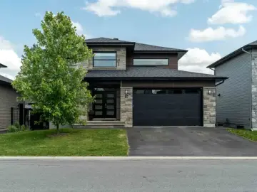 Detached House with x Bedrooms, x Bathrooms
