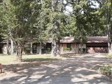 Detached House with xxxx sqft, x Bedrooms, x Bathroom