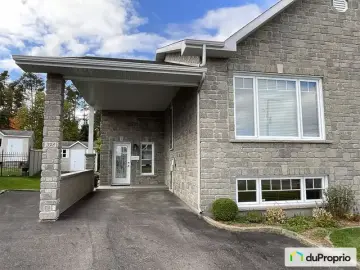 Semi Detached with 3 Bedrooms, 2 Bathrooms