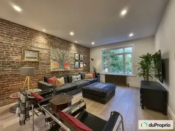 Condominium with x Bedrooms, x Bathrooms