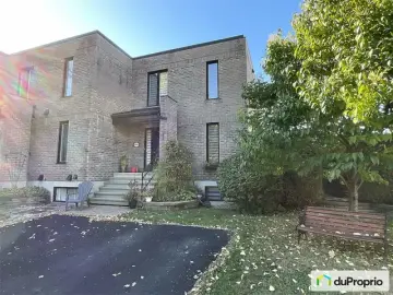 Semi Detached with 3 Bedrooms, 3 Bathrooms