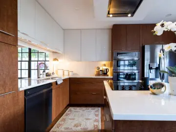 Detached House with x Bedrooms, xx Bathrooms