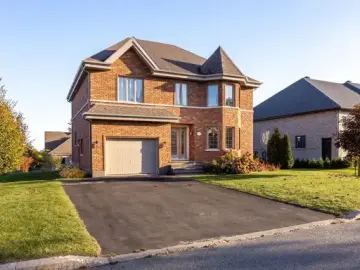 Detached House with xxxx sqft, x Bedrooms, x Bathroom