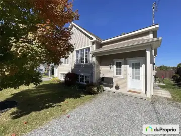 Semi Detached with 3 Bedrooms, 2 Bathrooms