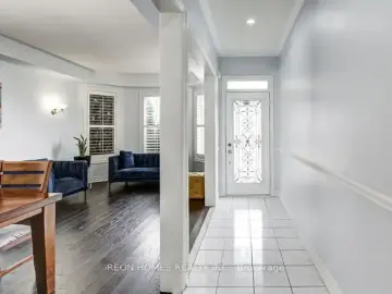 Detached House with 2200 sqft, 5 Bedrooms, 3 Bathroom