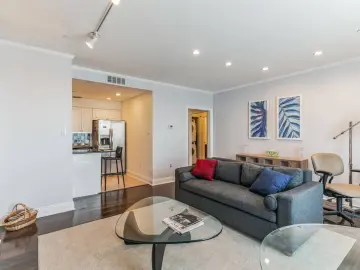 Condominium with xxx sqft, x Bedroom, x Bathroom
