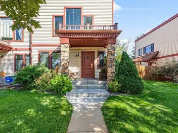 Semi Detached with 2 Bedrooms, 25 Bathrooms