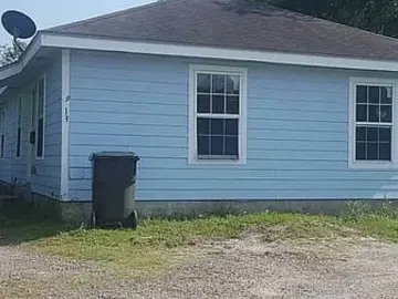 Land with 1596 sqft, 4 Bedrooms, 2 Bathrooms