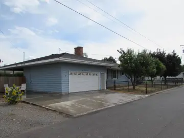 Detached House with 6534 sqft, 5 Bedrooms, 3 Bathroom