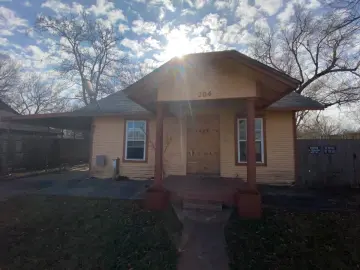 Detached House with * Bedrooms, * Bathroom