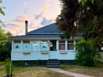 Detached House with * Bedrooms, * Bathroom