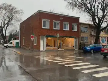 Semi Detached with 2500 sqft, 6 Bedrooms, 3 Bathrooms