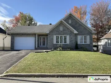 Detached House with 4 Bedrooms, 2 Bathrooms