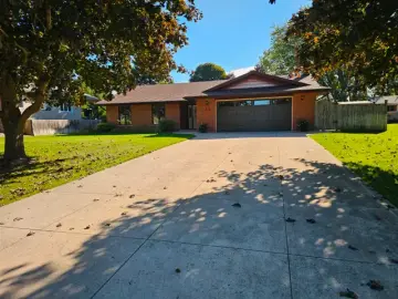 Detached House with 1801 sqft, 4 Bedrooms, 2 Bathroom