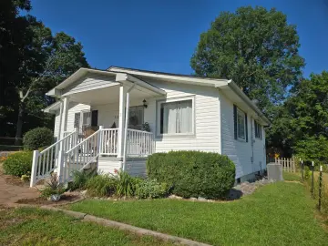 Cottage with **** sqft, * Bedrooms, * Bathroom