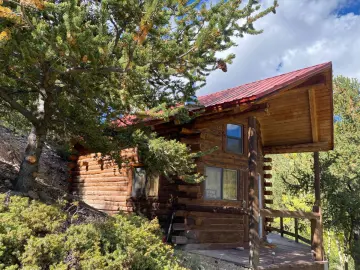 Cottage with xxx sqft, x Bedroom, x Bathroom