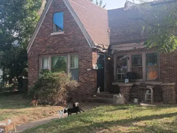 Semi Detached with 1688 sqft, 3 Bedrooms, 2 Bathrooms