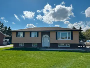 Detached House with 5 Bedrooms, 2 Bathrooms