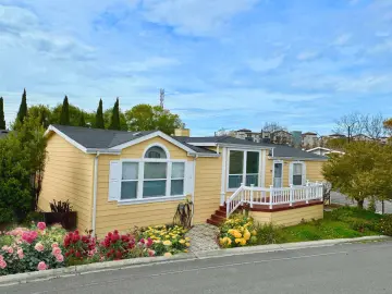 Detached House with 1740 sqft, 4 Bedrooms, 2 Bathroom