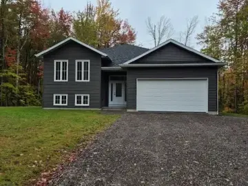 Detached House with 3 Bedrooms, 2 Bathrooms