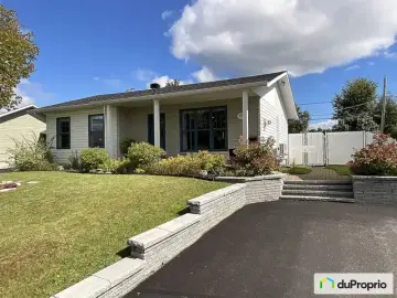Detached House with x Bedrooms, x Bathrooms
